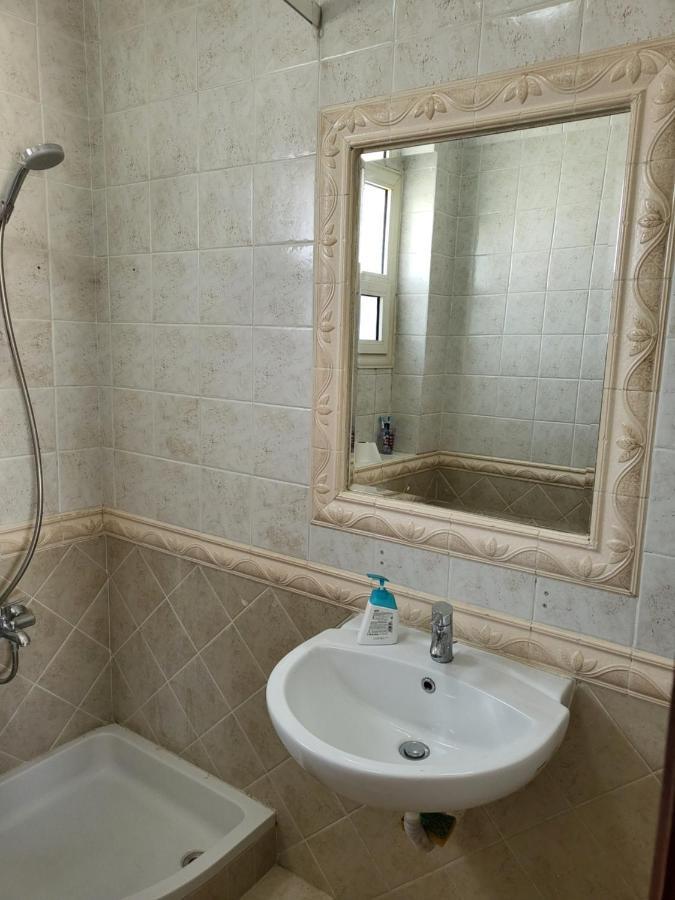 Lovely One-Bedroom Condo With Garden View Кайро Екстериор снимка